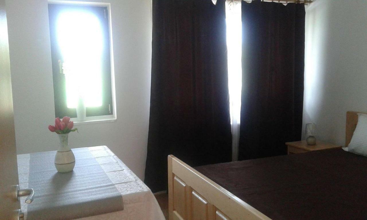Pensiunea Casa Vanatorului Hotell Oteleni Exteriör bild