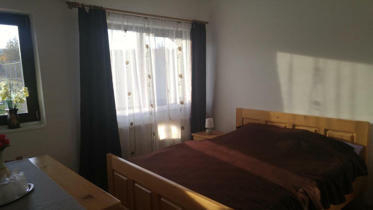 Pensiunea Casa Vanatorului Hotell Oteleni Exteriör bild