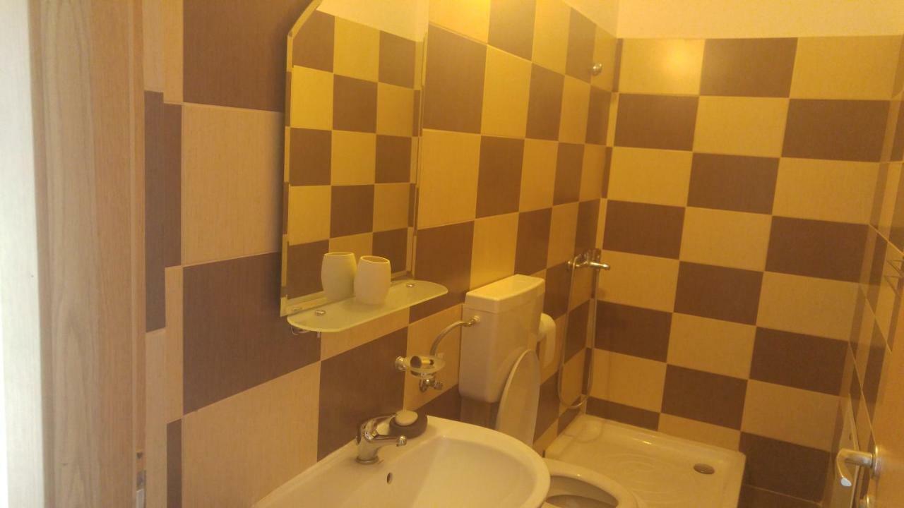 Pensiunea Casa Vanatorului Hotell Oteleni Exteriör bild
