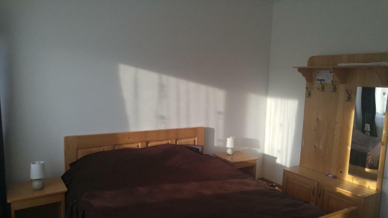 Pensiunea Casa Vanatorului Hotell Oteleni Exteriör bild