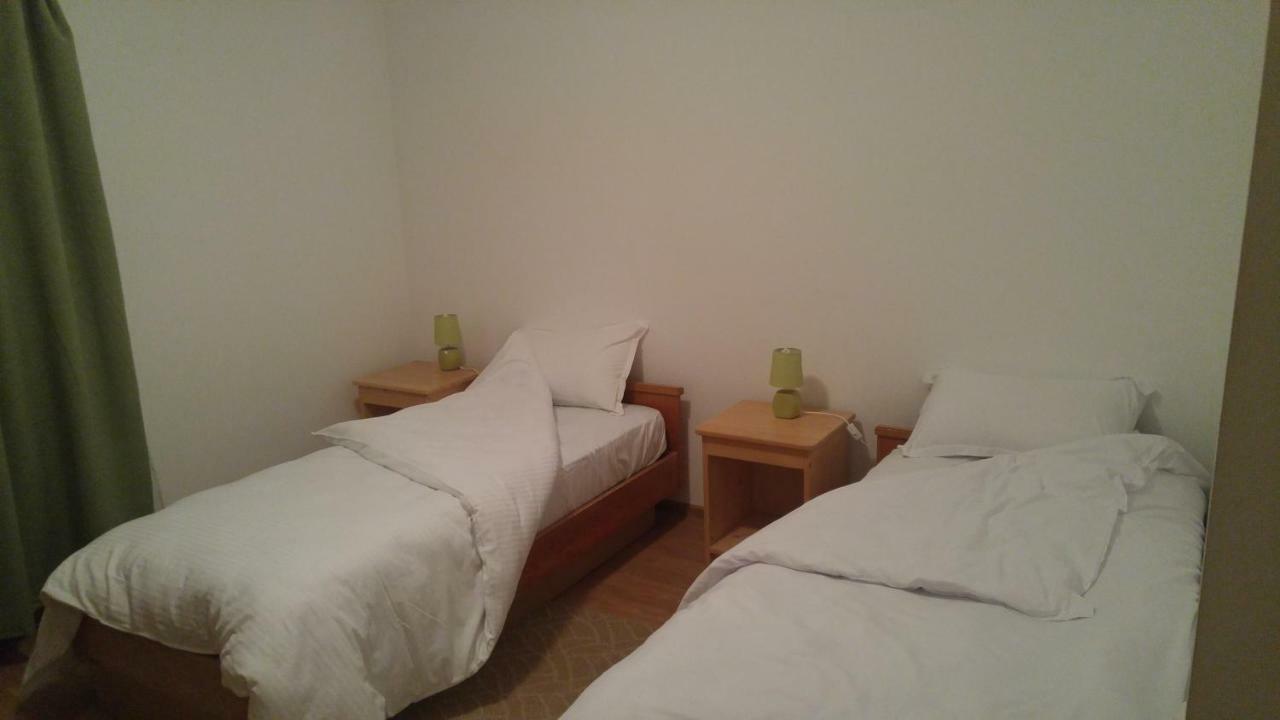 Pensiunea Casa Vanatorului Hotell Oteleni Exteriör bild