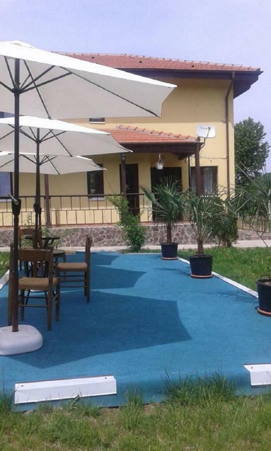 Pensiunea Casa Vanatorului Hotell Oteleni Exteriör bild